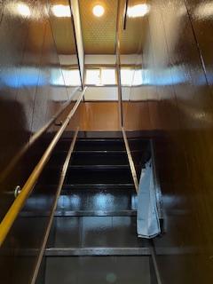 横浜山元町　坂の下のコテージ 階段