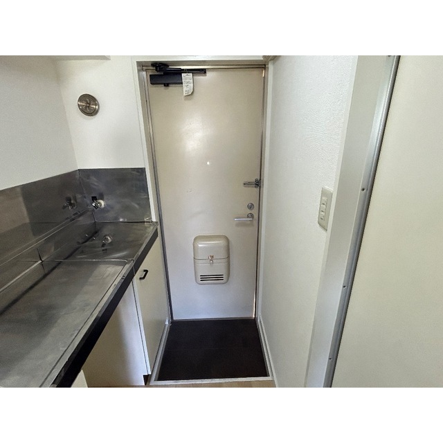 ロゼリア212号室 玄関