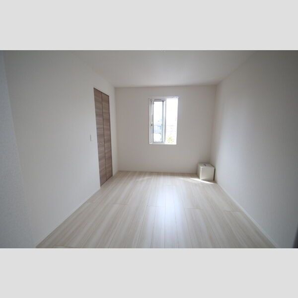 ラリュール谷在家201号室 洋室