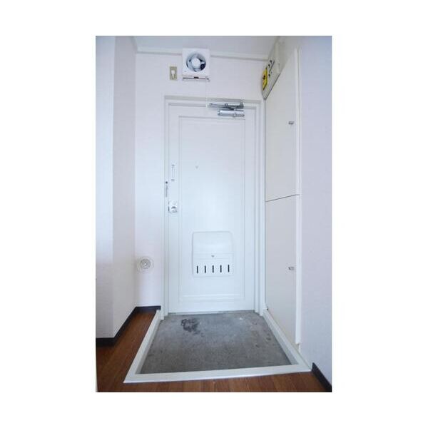 メゾン稲城301号室 玄関