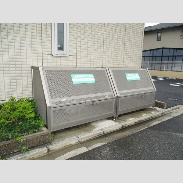 第8須賀ハイツ302号室 敷地内ゴミ集積所