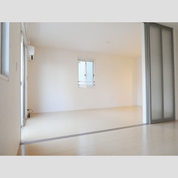 サークルレイ喜沢201号室 洋室1からリビングダイニング