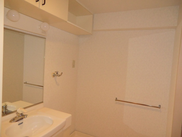 ラ・クラッセ西寺尾0408号室 リビング