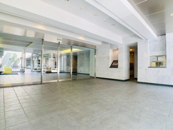 アパートメンツ東山3階 エントランス