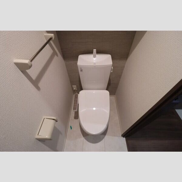 ヌーベルレジデンス202号室 トイレ　温水洗浄暖房便座