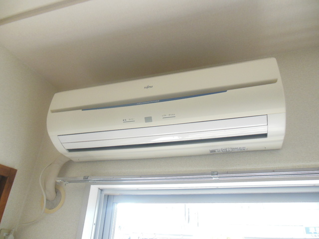 グランバニア0102号室 エアコン南側洋室