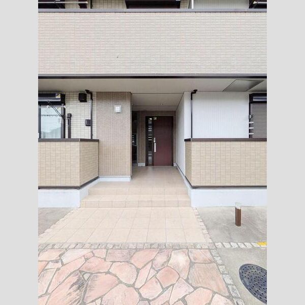 ラルーシェ エントランス