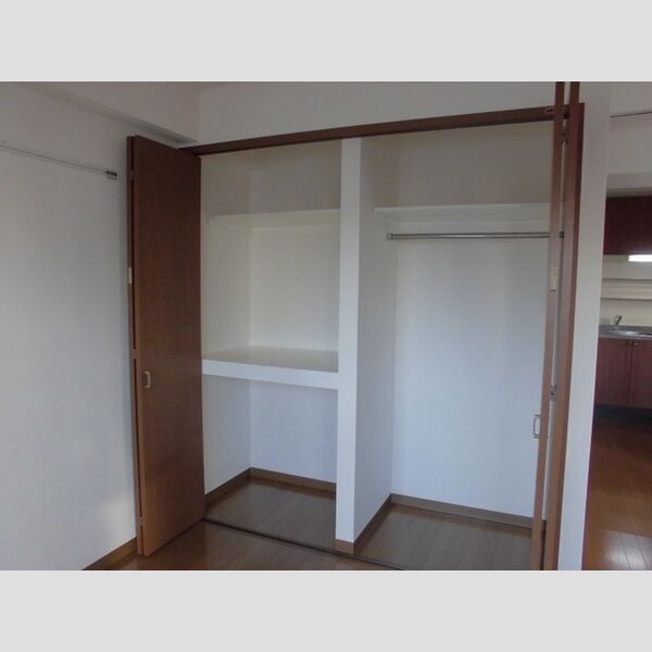 シャンティオン 洋室8.6帖　クローゼット