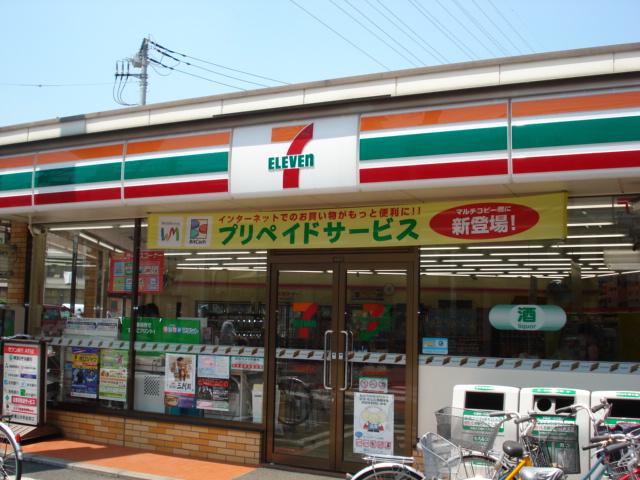 ルミエール北越谷 セブンイレブン北越谷駅西口店まで686ｍ