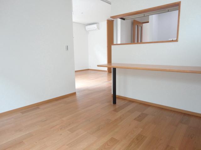 パラディ成城1階 リビング