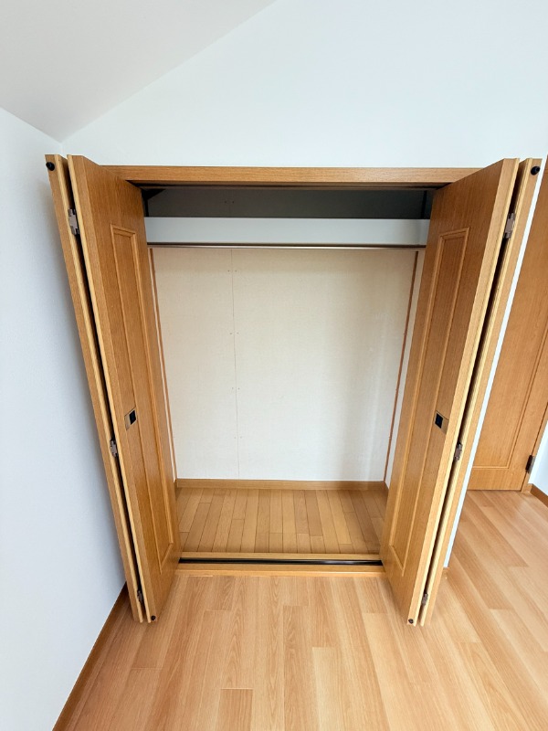 岡津町戸建て 5.5帖洋室（角部屋）