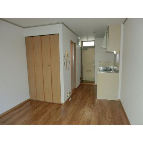 エステートピア・ルリ106号室 リビング