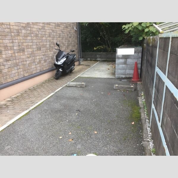 アルテール105号室 駐車場