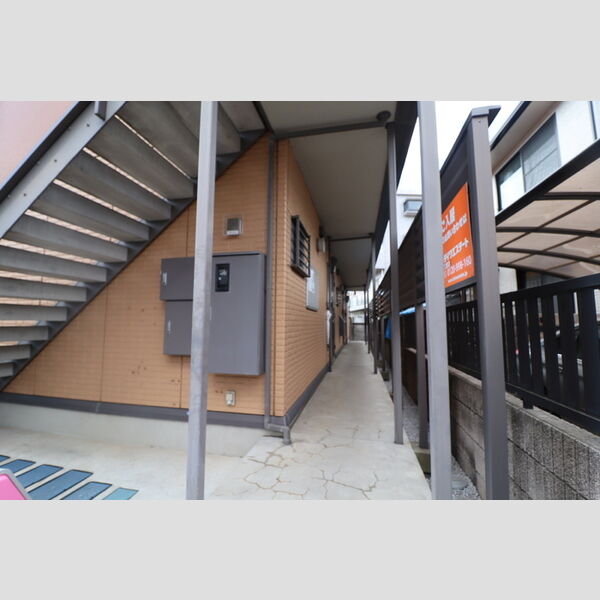 アンフラーゼ 1F廊下