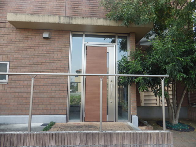 フォレスタ高幡 エントランス