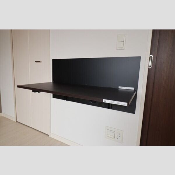 ロイヤルグレース道502号室 ワークデスク