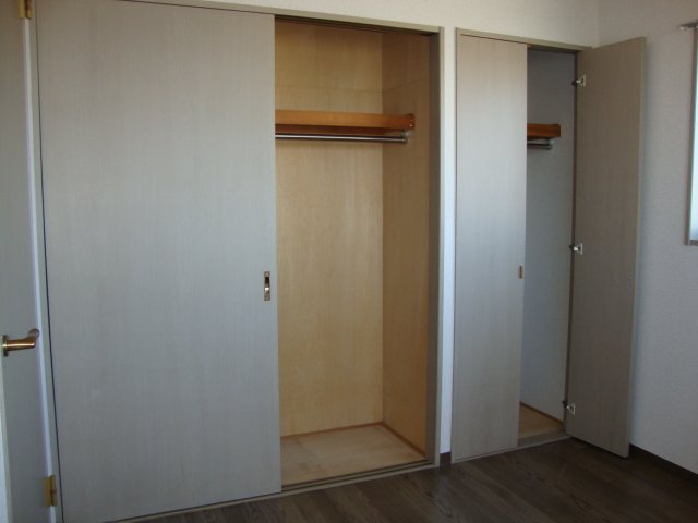 ピュア海老名 洋室収納