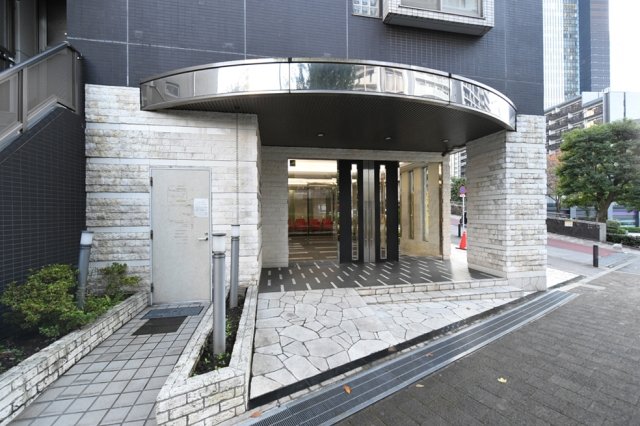 アヴァンツァーレ新宿ピアチェーレ エントランス