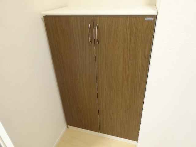 Ｅ・Ｍグローリア 下足箱（下段）