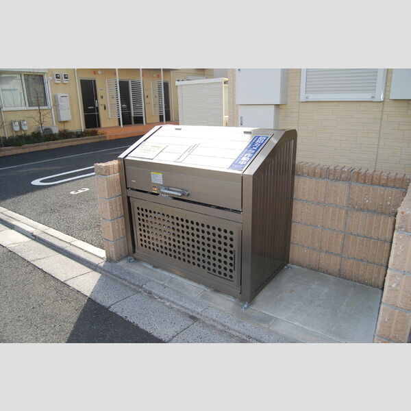 アーブル クロシェット　C棟101号室 ゴミストッカー