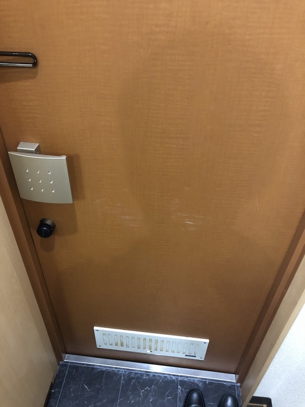 プラウディア3階 玄関