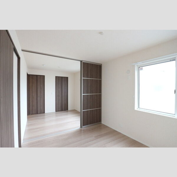 コンフォルト101号室 洋室5.3帖+4.5帖