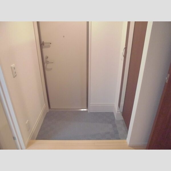 ソレイユM103号室 玄関