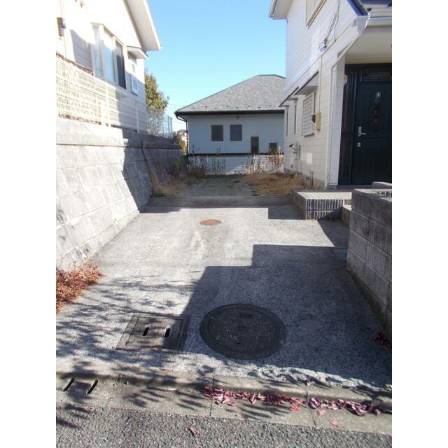 草薙邸戸建 駐車場