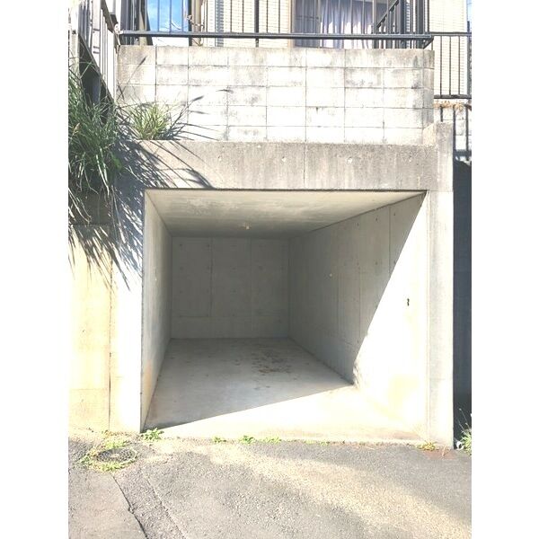 富岡東イーストハイツ 駐車場