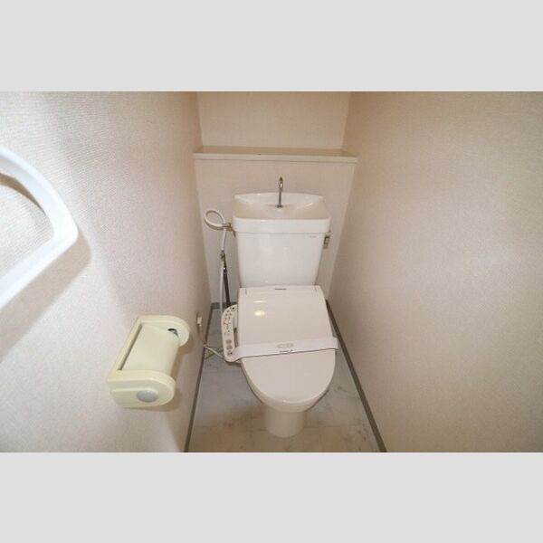 プレジール井山211号室 温水洗浄暖房便座