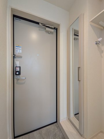 ニコ春日町0202号室 玄関