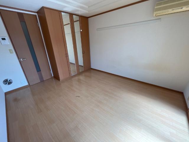 メゾン・トランタンヌーフ205号室 室内