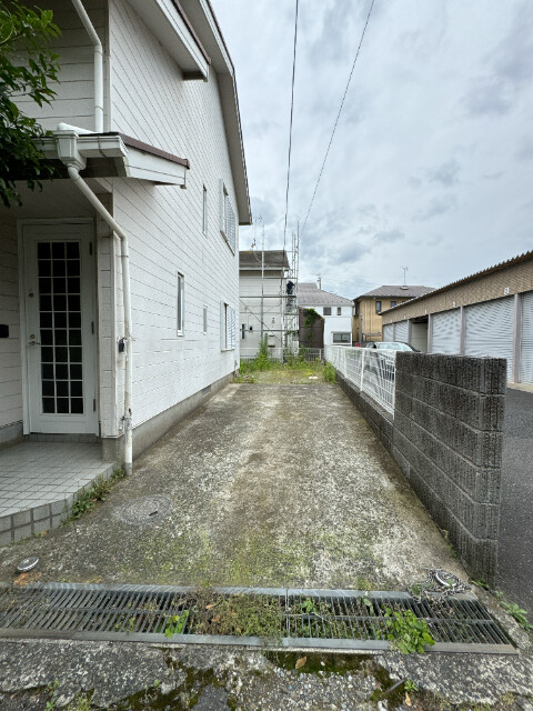 和泉本町3丁目貸家 駐車場