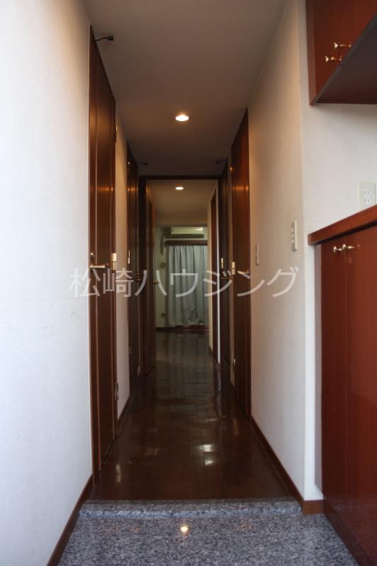 コスモ新井薬師駅前 玄関