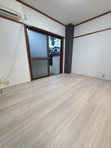 パークデュオ亀有 壁紙はほとんど張り替えて新品です