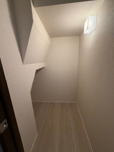 ＣＬＡＩＲＥ　　ＭＵＳＡＳＨＩ201号室 階段下も無駄にしない収納