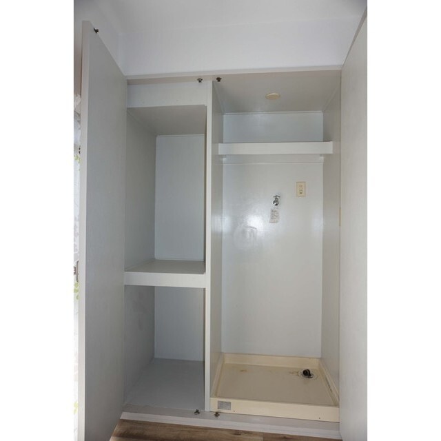 サンパレス伊東 右側洗濯機置き場