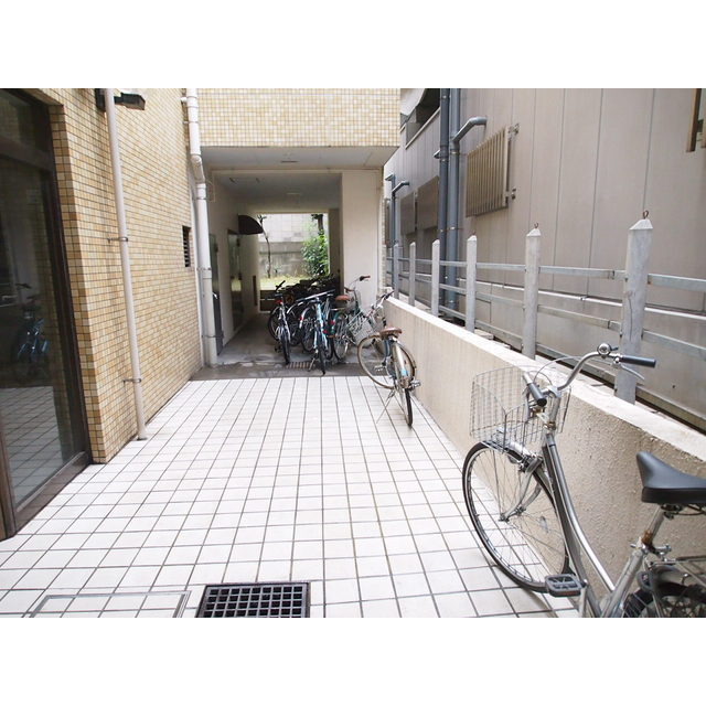 ローズマンション代々木上原208号室 自転車置場あり