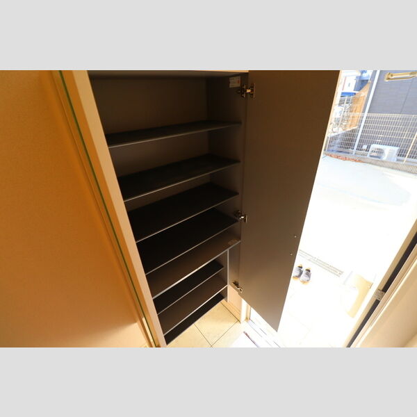 グランシャリオ・ヴィラ　B棟101号室 シューズボックス