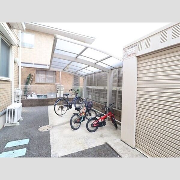 シャルマンおおたかの森 駐輪場