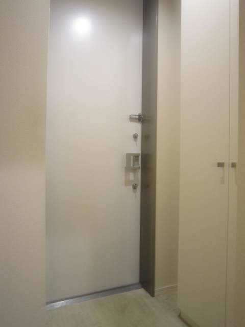 ロイヤル藤沢 大きな下足箱のある玄関