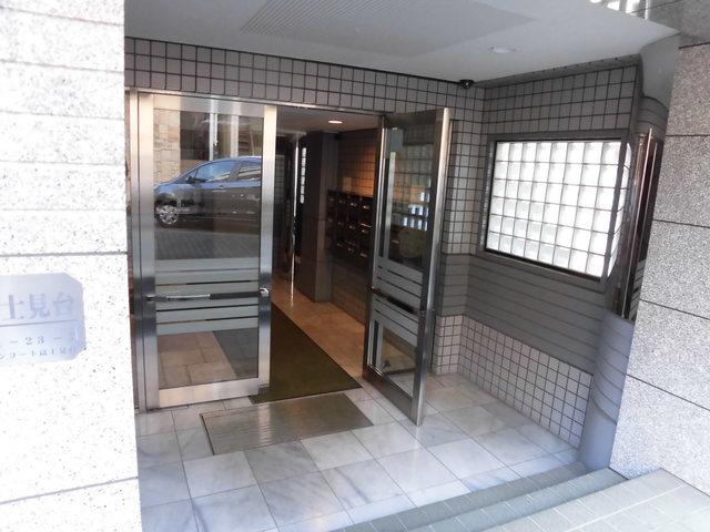 アクタアワーズレジデンス富士見台0206号室 エントランス2