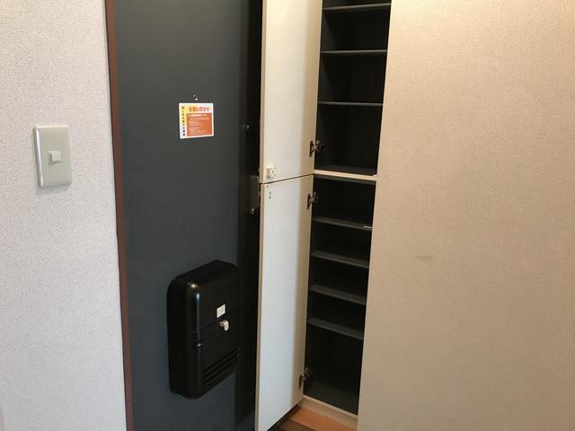 サンファミーリエ 玄関