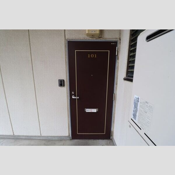 エステートミライ 玄関