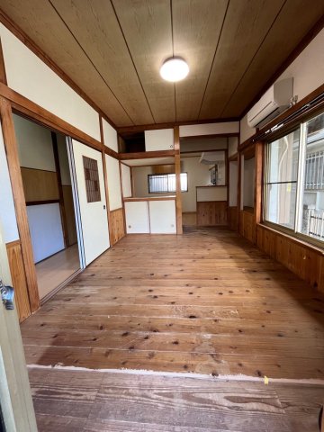 鳩ケ谷戸建 木の温もりがあります