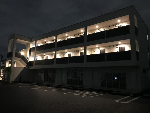 ルミエール高野 外観写真（夜）