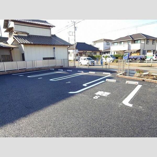 エトワール青木 駐車場