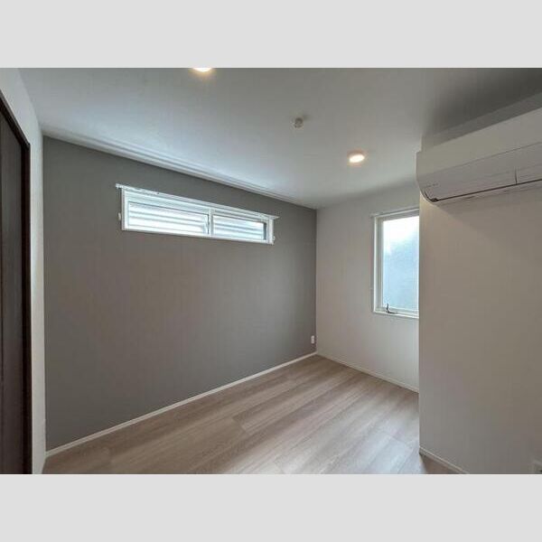 セレスティア西綾瀬202号室 洋室