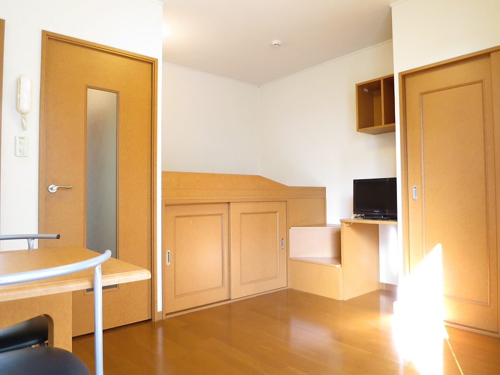 レオパレスペルル102号室 内観