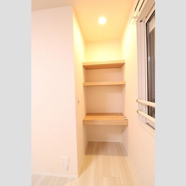 VILLA MASUDA Ⅱ202号室 デスク兼多目的棚